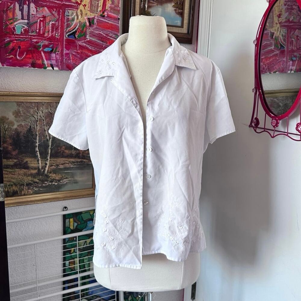 jaclyn smith collectibles white stained button up shirt